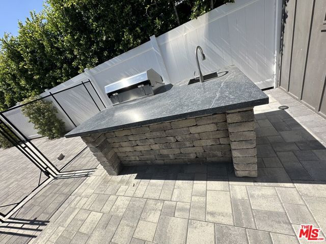 622 N La Jolla Avenue, Los Angeles CA: https://media.crmls.org/mediaz/25b6f0da-ec58-4adc-ac51-194bd969a795.jpg