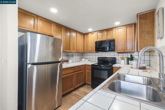 39993 Fremont Blvd, Fremont CA: https://media.crmls.org/mediaz/25b7382b-1e32-49df-b799-5884b20d51a4.jpg
