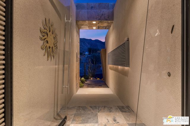 25 Sierra Vista Drive, Rancho Mirage CA: https://media.crmls.org/mediaz/25b76961-aa4c-412d-ae25-c6837fadff14.jpg
