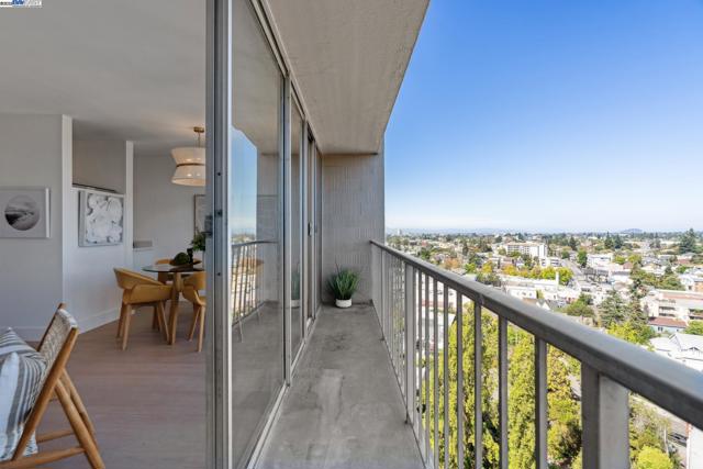 1 Kelton Ct, Oakland CA: https://media.crmls.org/mediaz/25b7968b-7d91-44dc-978f-602e0b496dca.jpg