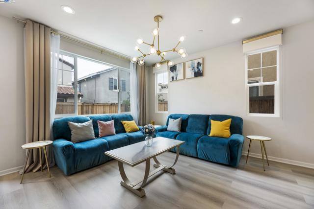 257 E Terra Mia Ave, Mountain House CA: https://media.crmls.org/mediaz/25b7aceb-6b58-4531-9b68-260c17dec84c.jpg