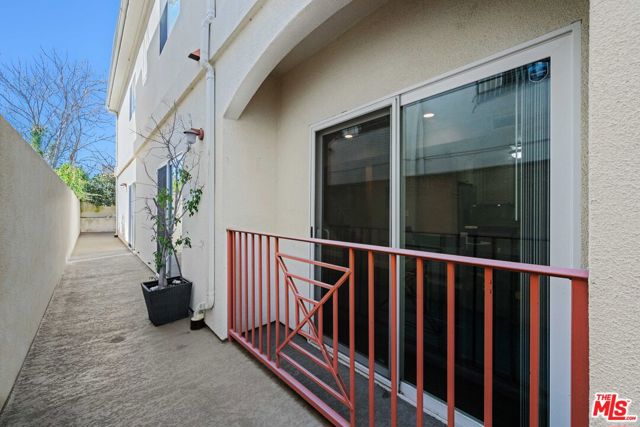 5335 Cartwright Avenue, North Hollywood CA: https://media.crmls.org/mediaz/25b7b39d-fe17-4e18-ae8b-915e6a846e6d.jpg
