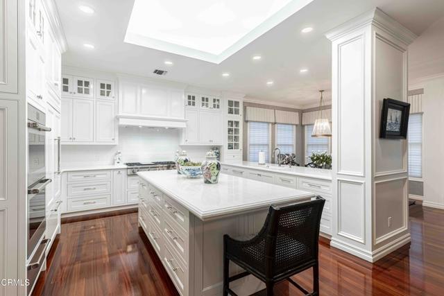 2300 Weybridge Drive, Bakersfield CA: https://media.crmls.org/mediaz/25b9c308-ac47-42e5-a4a1-b7b071045fec.jpg