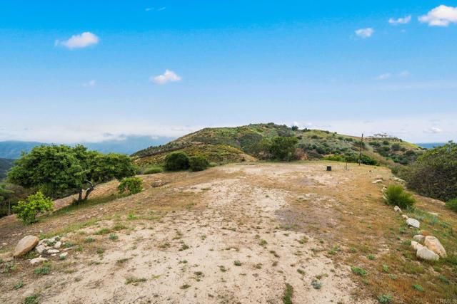 2389 Eric Road, Fallbrook CA: https://media.crmls.org/mediaz/25ba210c-6a47-445d-aa6c-d940c713919f.jpg