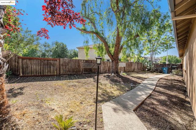 4112 Montgomery Hill Dr, Antioch CA: https://media.crmls.org/mediaz/25bad2cf-4120-4f9a-ac40-e36fbb5b5618.jpg