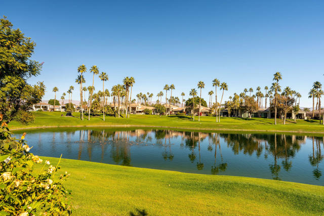 54396 Shoal Creek, La Quinta CA: https://media.crmls.org/mediaz/25bb0861-9e2e-4431-a565-3b833e24c736.jpg