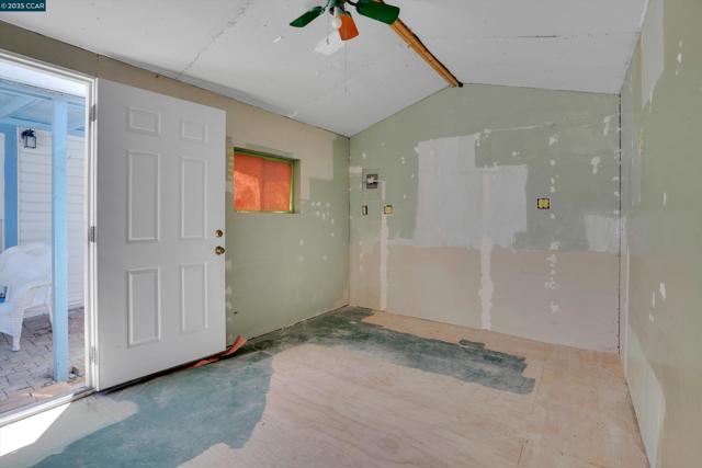 881 Merle Ave, Martinez CA: https://media.crmls.org/mediaz/25bb4dba-7459-431b-a4d8-4ece54089a32.jpg