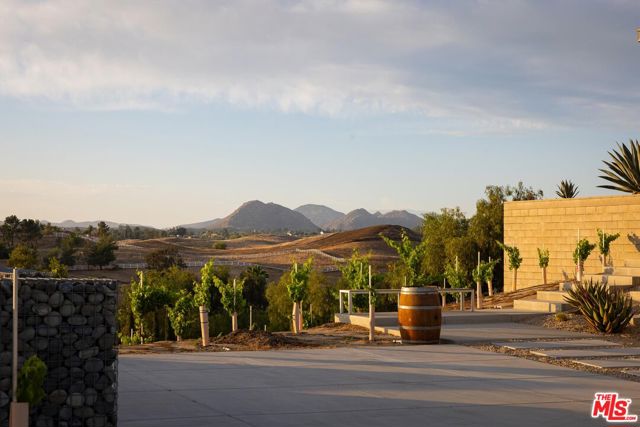 36453 Via El Pais Bonita, Temecula CA: https://media.crmls.org/mediaz/25bb645d-6673-4002-b34c-c584797b8f5a.jpg