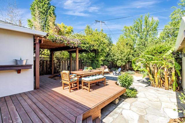 1045 Almanor Avenue, Menlo Park CA: https://media.crmls.org/mediaz/25bbdf76-7c76-4ae3-a5cb-b103f946b822.jpg