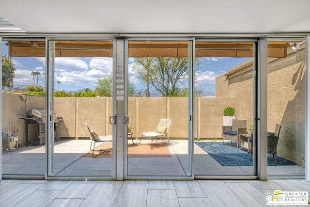 70120 Frank Sinatra Drive, Rancho Mirage CA: https://media.crmls.org/mediaz/25bc0230-b993-4689-ace4-26a772164348.jpg