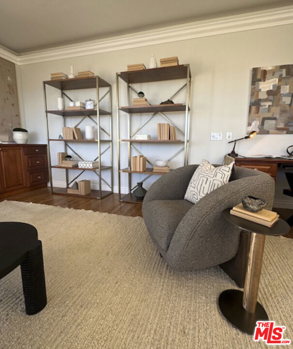 865 Comstock Avenue, Los Angeles CA: https://media.crmls.org/mediaz/25bc2b4e-9080-42d6-ab93-b2aaab262e29.jpg