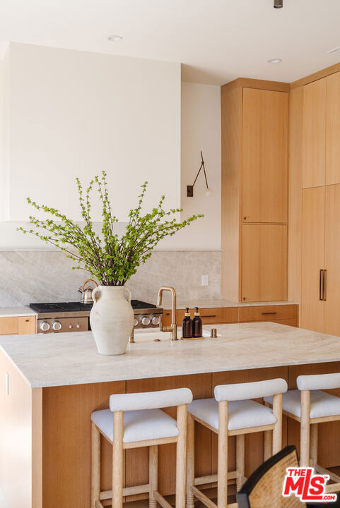 4508 Vesper Avenue, Sherman Oaks CA: https://media.crmls.org/mediaz/25bc682f-de82-4ccd-aa11-69e14637dbd4.jpg