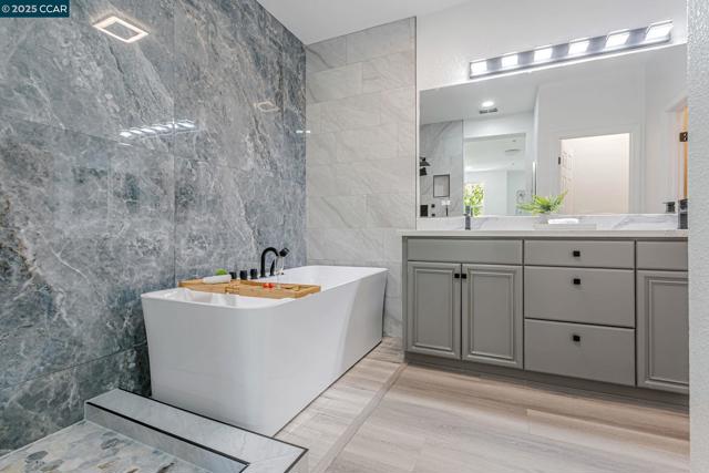 2511 Soren Way, San Ramon CA: https://media.crmls.org/mediaz/25bc7aed-edd5-4b7d-a914-2d46cf1d16ad.jpg