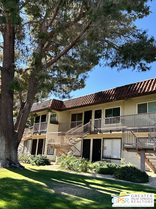 Image 22 of 30 For 64291 Spyglass Avenue 10