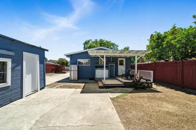 33854 14th Street, Union City CA: https://media.crmls.org/mediaz/25bcfdc1-4770-4f00-83bb-57a085978f44.jpg