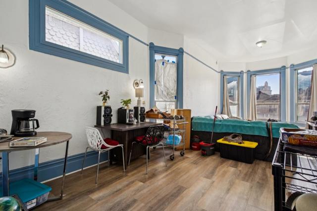 592 22nd Street, Oakland CA: https://media.crmls.org/mediaz/25bdbb85-cad5-4f59-9e0b-d27231fadcac.jpg