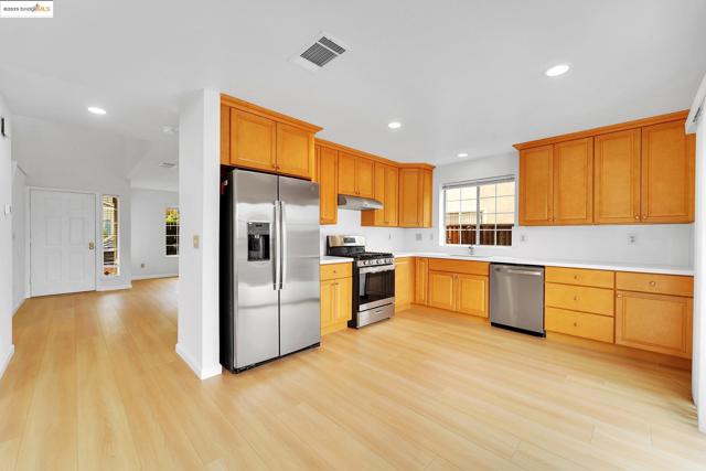 1764 Primrose Ln, Pinole CA: https://media.crmls.org/mediaz/25bdf9a4-e0b3-42ca-a7c7-b6fa7d183f98.jpg