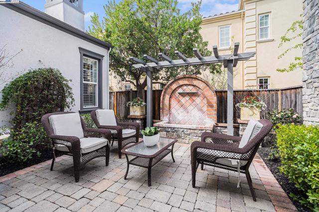 1049 S WEDGEWOOD DR, San Ramon CA: https://media.crmls.org/mediaz/25be178e-ad0c-42eb-8cb6-a27643d9076a.jpg