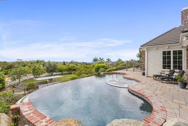 Detail Gallery Image 8 of 19 For 3401 Adams Run, Encinitas,  CA 92024 - 6 Beds | 4/1 Baths