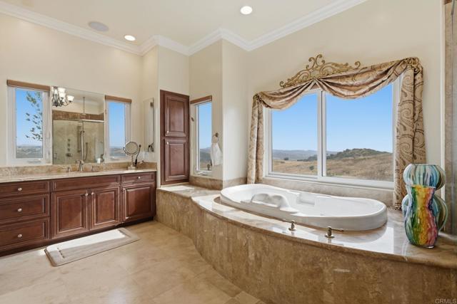 Detail Gallery Image 28 of 74 For 3611 Monserate Hill Ct, Fallbrook,  CA 92028 - 4 Beds | 4/1 Baths