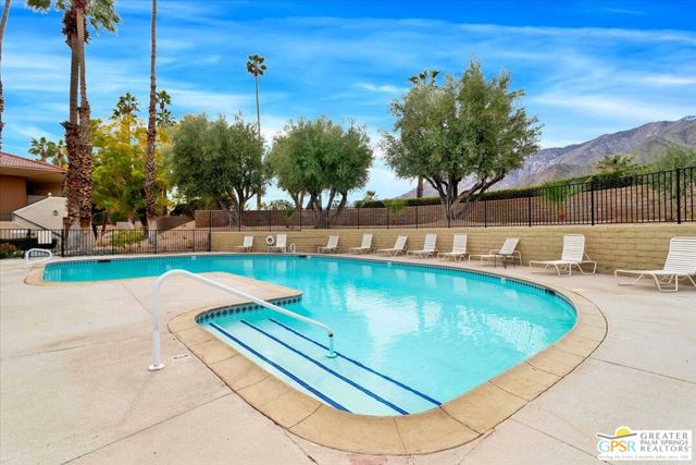 2860 N Los Felices Road, Palm Springs CA: https://media.crmls.org/mediaz/25c0d980-304e-4baf-9c60-8319a2fa280a.jpg