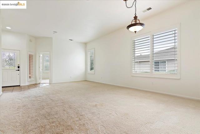 625 Pomona Dr, Brentwood CA: https://media.crmls.org/mediaz/25c16dc8-0f70-4a7e-aa7d-1fde8e70f2de.jpg