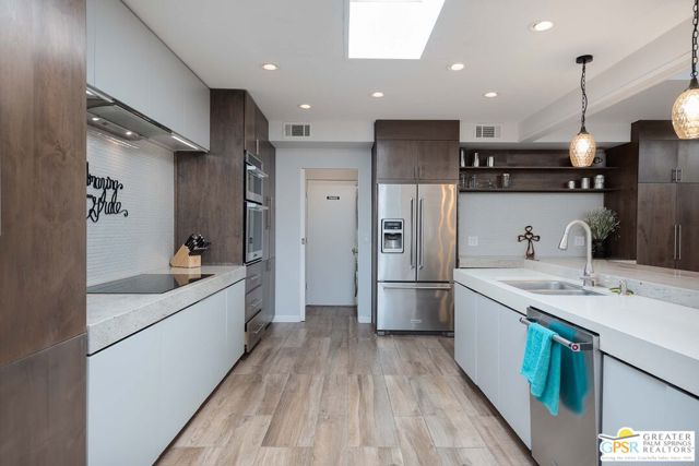 1595 E Canyon Estates Drive, Palm Springs CA: https://media.crmls.org/mediaz/25c19e6d-0808-48c3-a197-111e84bfaa5a.jpg