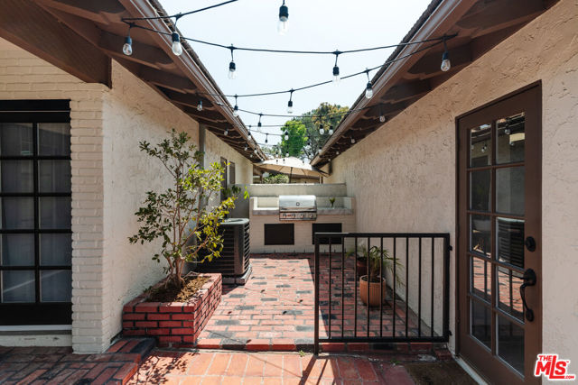 2641 Hartland Circle, Westlake Village CA: https://media.crmls.org/mediaz/25c1b4fa-5563-4ded-8a53-88280a3ca92d.jpg