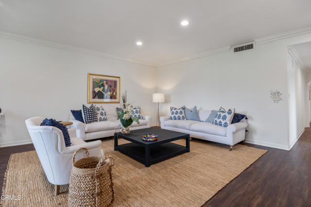 380 S Orange Grove Boulevard, Pasadena CA: https://media.crmls.org/mediaz/25c1f861-fd8d-4ba9-9a26-f0dd1561672b.jpg