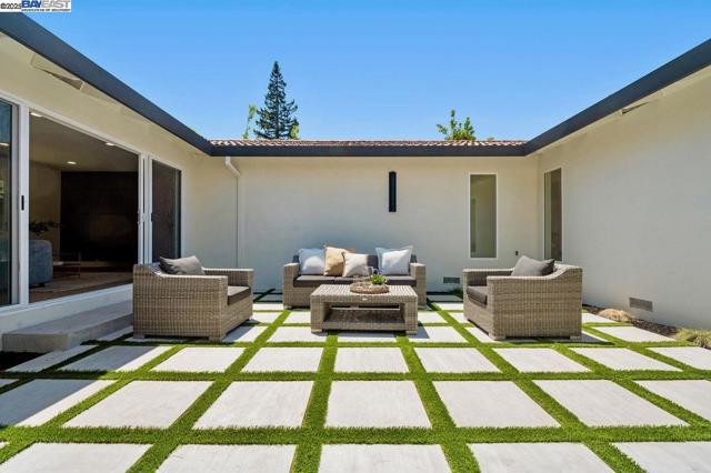2662 Tuliptree Ln, Santa Clara CA: https://media.crmls.org/mediaz/25c27ea6-af27-4a17-896b-9517d9dd057f.jpg