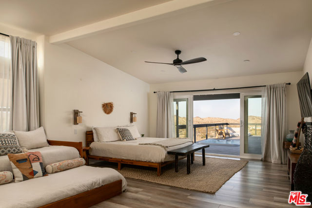 59855 Security Drive, Yucca Valley CA: https://media.crmls.org/mediaz/25c2bcdb-800d-4052-a712-680929783972.jpg