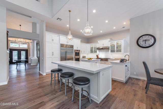 48 Golden Glen Drive, Simi Valley CA: https://media.crmls.org/mediaz/25c2cf5b-ceb3-466f-8d2d-6d4c7840129f.jpg