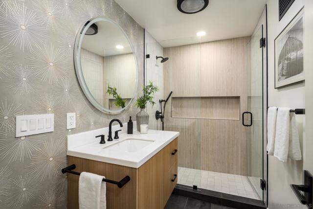 7570 Cabrillo Ave, La Jolla CA: https://media.crmls.org/mediaz/25c3436b-0ba3-41e9-8155-df3f7ec7c18d.jpg