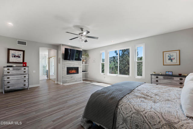 4126 Sterlingview Drive, Moorpark CA: https://media.crmls.org/mediaz/25c38deb-0c9d-4a63-951a-b517e7934790.jpg
