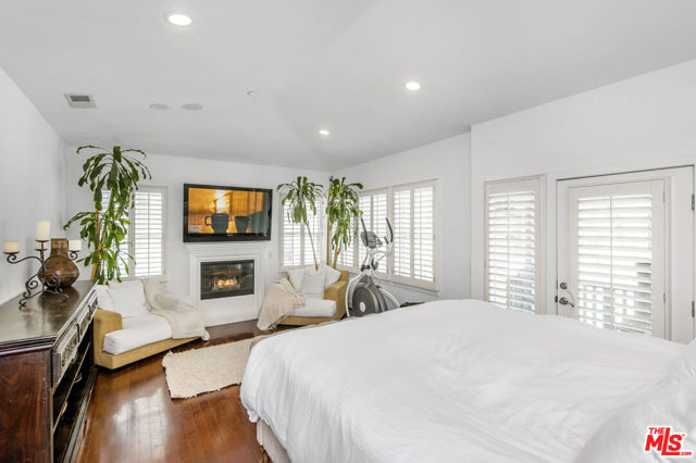 6021 Dawn, Playa Vista CA: https://media.crmls.org/mediaz/25c3ac0a-bea3-4604-93cf-a66a3526736d.jpg