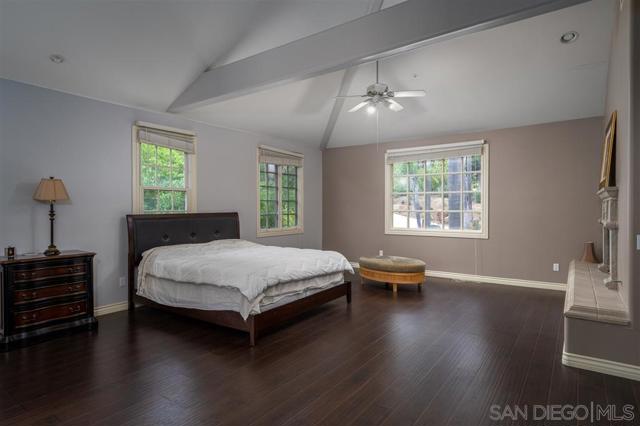 7302 Vista Rancho Ct., Rancho Santa Fe CA: https://media.crmls.org/mediaz/25c3be30-cd4f-4865-8793-40489f65b201.jpg