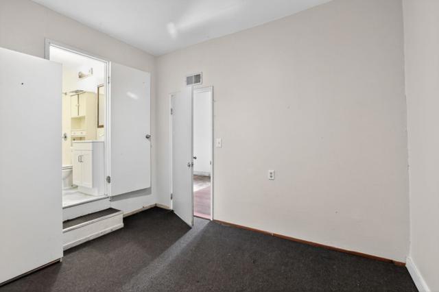 290 Zurich, Watsonville CA: https://media.crmls.org/mediaz/25c4489e-876f-41c7-872d-dcd9fa1f01ef.jpg