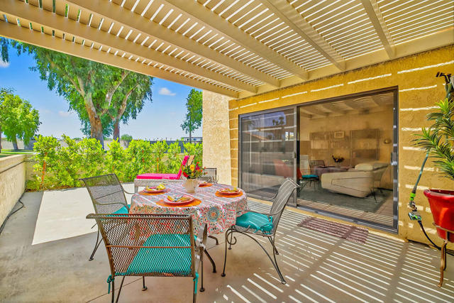 41531 Colada Court, Palm Desert CA: https://media.crmls.org/mediaz/25c4b12d-4b03-448a-9b01-139ad54f0b5c.jpg