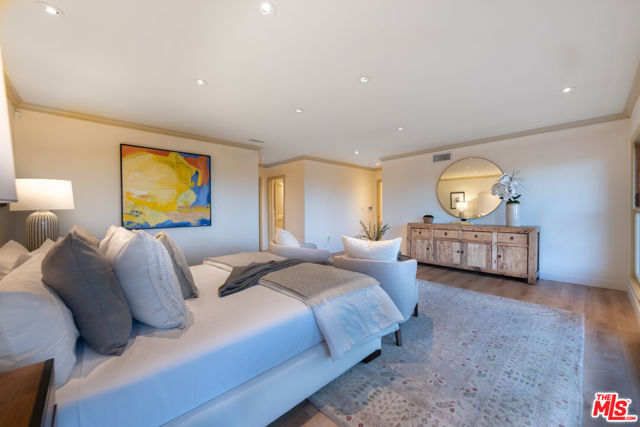 16331 Tudor Drive, Encino CA: https://media.crmls.org/mediaz/25c4c251-a7d5-4f4f-b7f2-4d52657b7dab.jpg