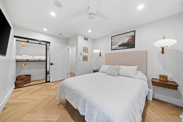 7372 Bishops Ln, La Jolla CA: https://media.crmls.org/mediaz/25c4f9bd-3527-4533-854a-ce53496628ae.jpg