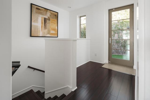 Detail Gallery Image 19 of 36 For 611 Stratford Ct, Del Mar,  CA 92014 - 2 Beds | 3/1 Baths