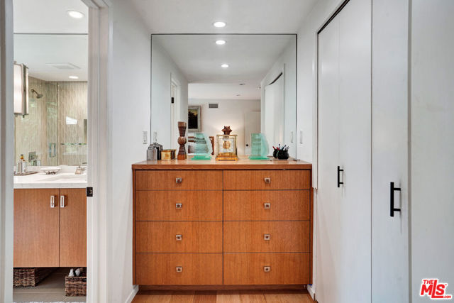 30612 Sicomoro Drive, Malibu CA: https://media.crmls.org/mediaz/25c52d84-6058-4b51-867d-91b95c5596e9.jpg