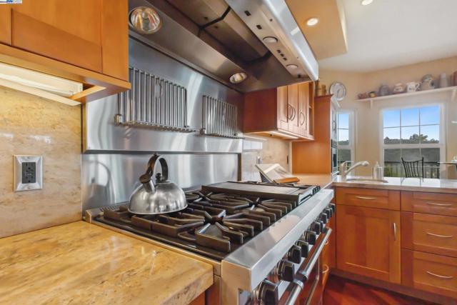 3565 Star Ridge Rd, Hayward CA: https://media.crmls.org/mediaz/25c62ef5-2815-4afc-b9a1-e38b56ac6c41.jpg