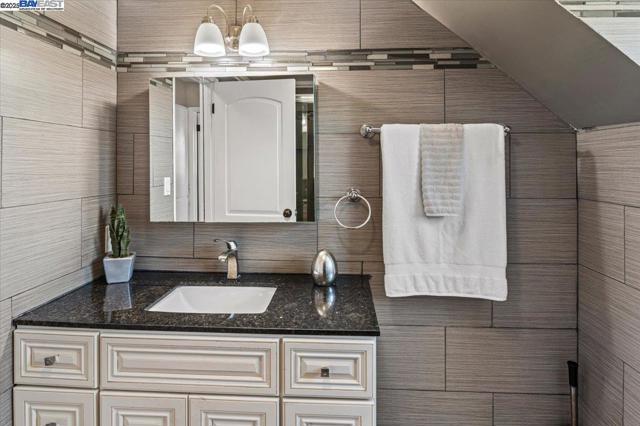 28399 CUBBERLEY CT, Hayward CA: https://media.crmls.org/mediaz/25c64209-2be6-4ae9-8995-f013da3ebfa4.jpg