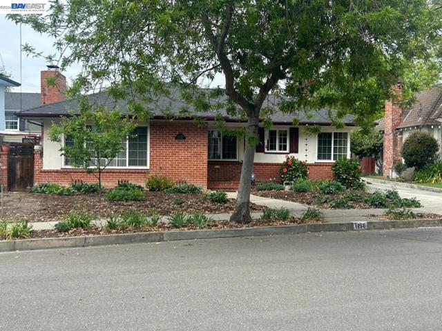 1256 Glen Drive, San Leandro CA: https://media.crmls.org/mediaz/25c66bff-560a-4979-af14-cfaa361d8aa4.jpg