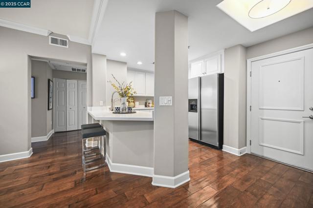 1800 Alma Ave, Walnut Creek CA: https://media.crmls.org/mediaz/25c68990-0725-4b38-856e-561e3e794f75.jpg