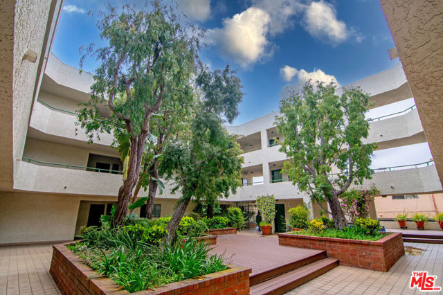 3544 S Centinela Avenue, Los Angeles CA: https://media.crmls.org/mediaz/25c6c868-0ce5-4a8d-985b-3587540096fb.jpg