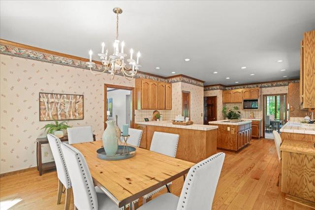 13217 Padero Court, Saratoga CA: https://media.crmls.org/mediaz/25c73d94-5d02-4c9c-a381-93a8a9016e2f.jpg