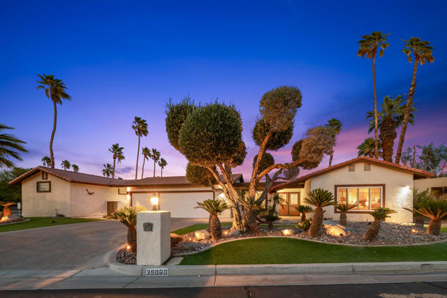 39060 Kilimanjaro Court, Palm Desert CA: https://media.crmls.org/mediaz/25c7455e-7487-446f-80da-dc497f6cdd4d.jpg