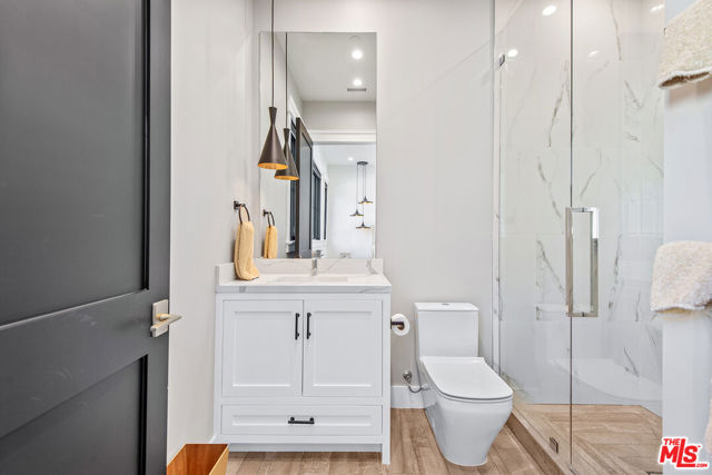 16144 HIGH VALLEY Place, Encino CA: https://media.crmls.org/mediaz/25c76880-59d4-4629-b8bc-388f539501ca.jpg